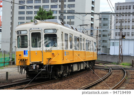 Kotoden 1080 series running towards Takamatsu Port 94719499