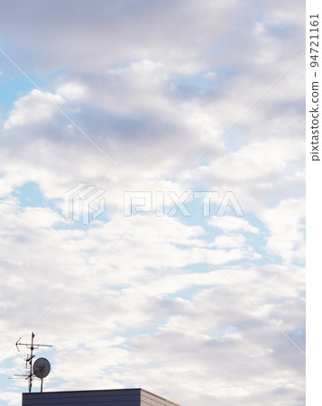 覆蓋天空的雲層 94721161