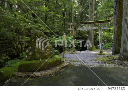 Yanagafuchi stone monument and torii (Minami-cho, Gujo City, Gifu Prefecture) Yanagafuchi stone monument and torii (Minami-cho, Gujo City, Gifu Prefecture) 94722385