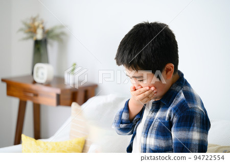 身體不適的孩子 94722554