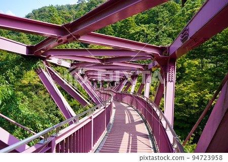 美麗的鋼架綾取橋｜石川縣加賀市山中溫泉地區 94723958