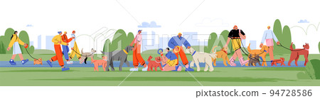 People walk and play with dogs in city park 94728586