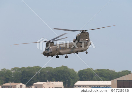 皇家空軍 Chinook HC2 低空飛行 皇家空軍 Chinook HC2 低空飛行 94728986