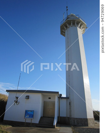 藍天下的澤崎花燈塔 94729069