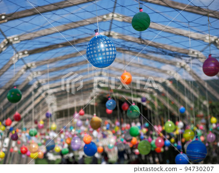 Landscape with hanging water yo-yo 94730207