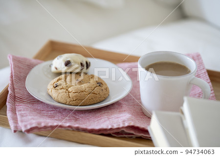 Cafe au lait and cookies coffee break image Cafe au lait and cookies coffee break image 94734063