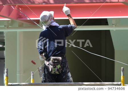 Large-scale condominium repair work scenery of a painter Large-scale condominium repair work scenery of a painter 94734606