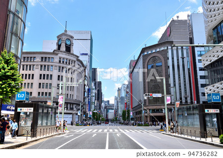 Ginza 4-chome intersection scenery Ginza 4-chome intersection scenery 94736282
