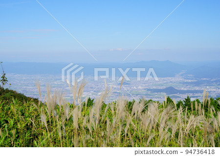 從葛城山頂俯瞰奈良盆地 從葛城山頂俯瞰奈良盆地 94736418
