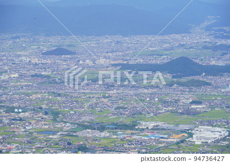從葛城山索道遠眺大和三山 從葛城山索道遠眺大和三山 94736427