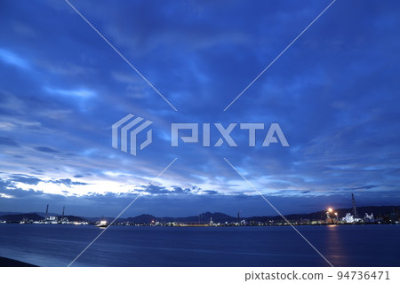 Yamaguchi prefecture Shunan industrial complex night view! SDGs Global environment and the future of the earth and chimney town 94736471