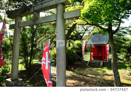 在埼玉縣熊谷市菅廣的大沼公園內的蛇日參觀弁天神社 在埼玉縣熊谷市菅廣的大沼公園內的蛇日參觀弁天神社 94737487