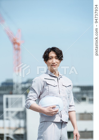 young male site supervisor young male site supervisor 94737934