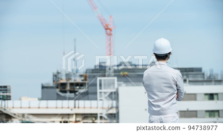 年輕男性現場主管 94738977