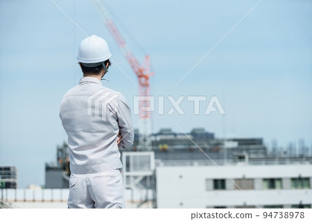 年輕男性現場主管 年輕男性現場主管 94738978