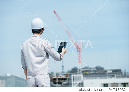 young male site supervisor 94738982