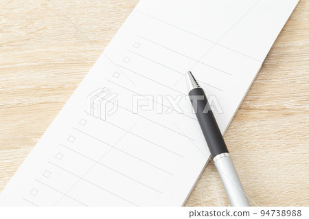 checklist on desk checklist on desk 94738988