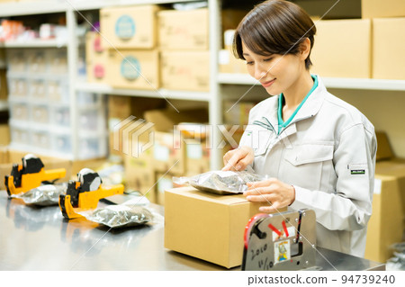 A woman packing in the backyard 94739240