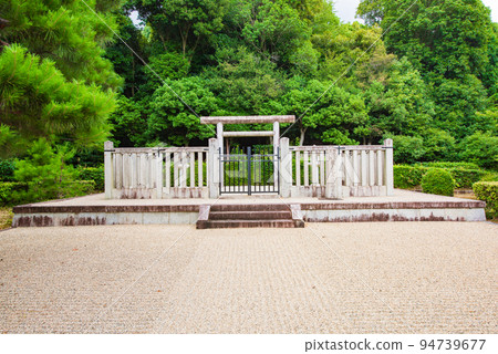 Mausoleum of Emperor Kanmu and Empress Takahata Mausoleum Legendary Takahata Mausoleum 94739677