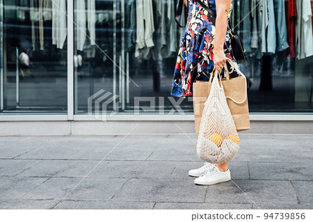 How to Shop the Net Bag Street Style Trend