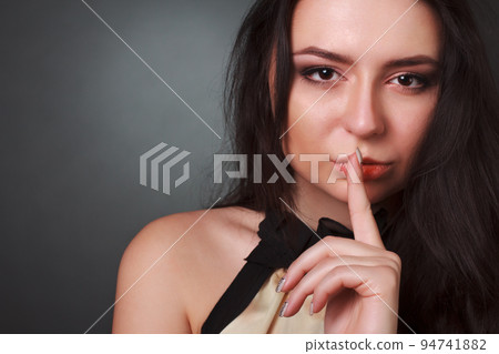 Sexy sensual lips. Glamorous portrait of a beautiful young model with sweet makeup, perfect skin, romantic wavy hair. With beautiful sexy big eyes. Makeup for a sunny date on Valentine's Day. 94741882