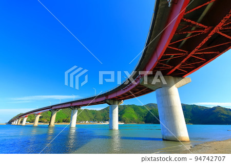 [Kochi Prefecture] Usa Ohashi Bridge in fine weather (Yokonami Kuroshio Line) 94742707