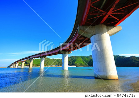 [Kochi Prefecture] Usa Ohashi Bridge in fine weather (Yokonami Kuroshio Line) 94742712