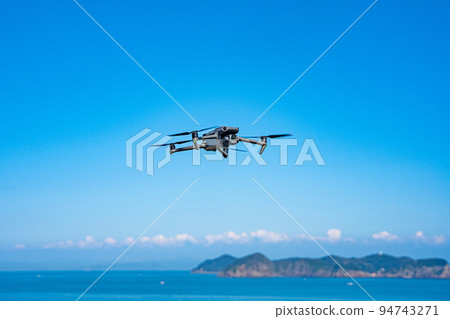 無人機和藍天 94743271