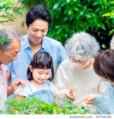 Three generation family gardening Three generation family gardening 94744290