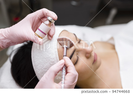 Chemical Peel Face Treatment with Retinol Serum. Chemical Peel Face Treatment with Retinol Serum. 94744668