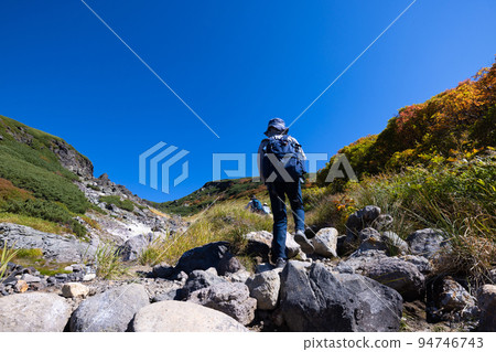 Child climbing Daisetsuzan Mt. Nakadake 94746743