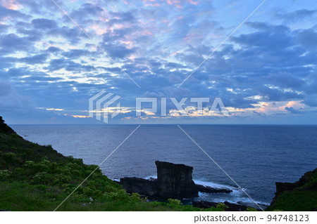 與那國島，軍艦岩 94748123