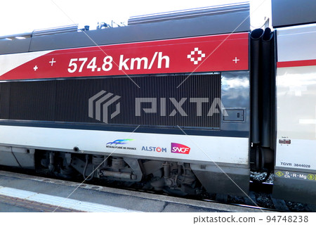 一輛展示實現世界最快速度的TGV車輛 94748238