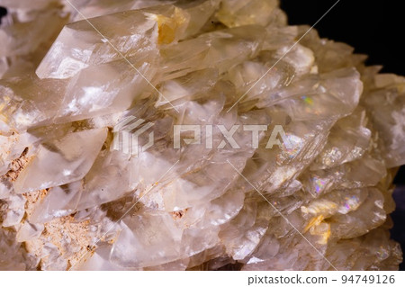 Disk-shaped multi-layered calcite power stone Disk-shaped multi-layered calcite power stone 94749126