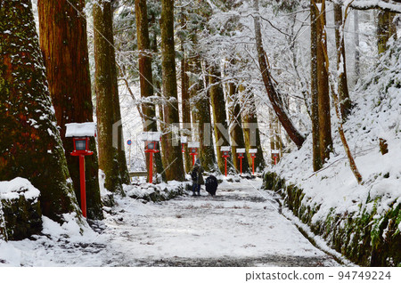 十二月下雪的早晨，前往貴船神社奧宮 94749224