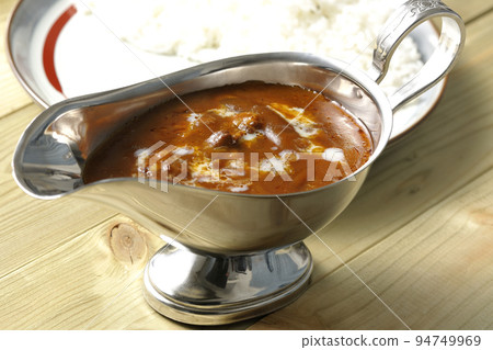 Rice on a flat plate and hayashi sauce in a curry pot Rice on a flat plate and hayashi sauce in a curry pot 94749969