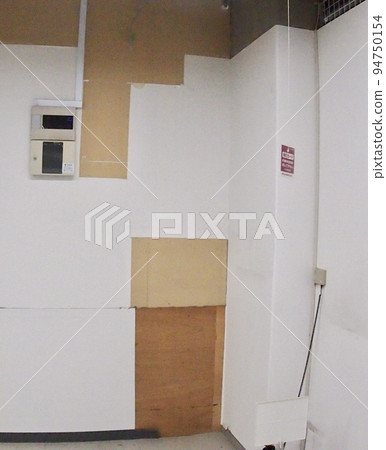 Termination of contract, restoration to original state, restoration to original state, restaurant, closing, tenant closing, tenant leasing, construction, security deposit return, security deposit 94750154