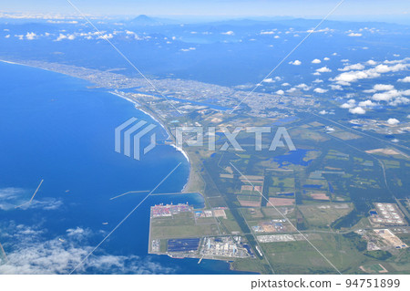 View of Tomakomai, Lake Shikotsu, and Mt. Yotei / From above (Tomakomai City, Hokkaido) [August 2022] 94751899