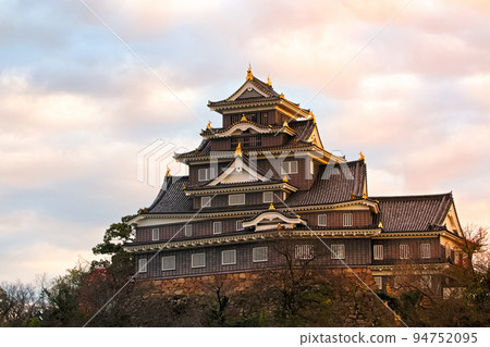 Okayama Castle dyed in the setting sun Okayama Castle dyed in the setting sun 94752095