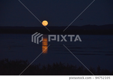 Mid-Autumn Harvest Moon 94752105