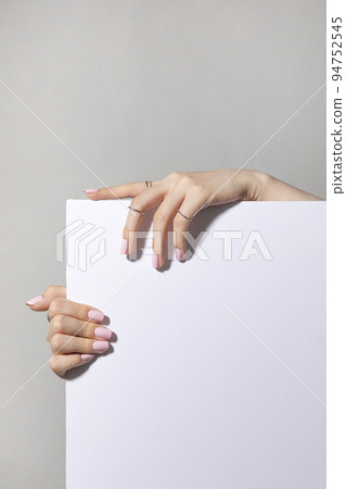 beauty hands motion series_holding panels 94752545