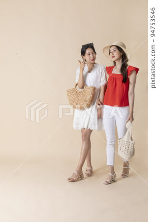 summer vacation trip with friends concept series_korean beautiful asian young women walking 94753546
