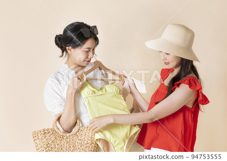 summer vacation trip with friends concept series_korean beautiful asian young women shopping 94753555