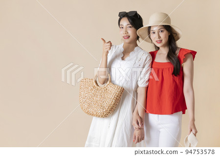 summer vacation trip with friends concept series_korean beautiful asian young women with hand motions 94753578