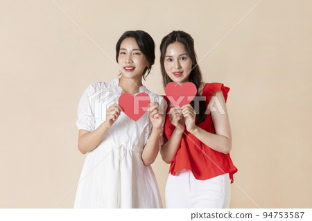 summer vacation trip with friends concept series_korean beautiful asian young women holding heart shape panels summer vacation trip with friends concept series_korean beautiful asian young women holding heart shape panels 94753587