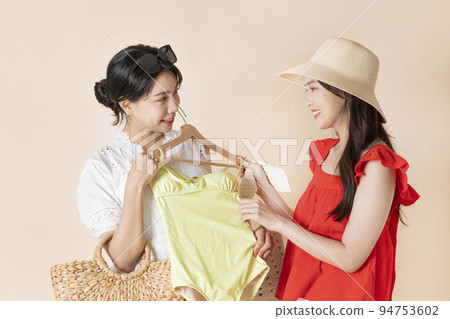 summer vacation trip with friends concept series_korean beautiful asian young women shopping 94753602