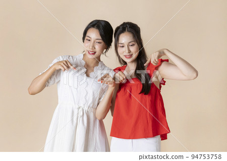 summer vacation trip with friends concept series_korean beautiful asian young women pointing something summer vacation trip with friends concept series_korean beautiful asian young women pointing something 94753758