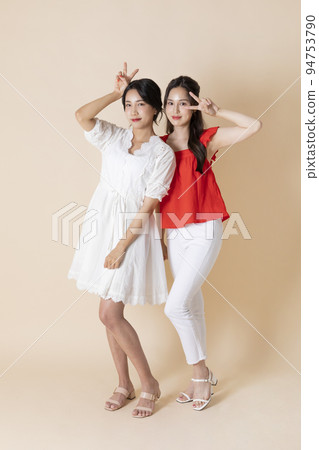 summer vacation trip with friends concept series_korean beautiful asian young women with hand motions summer vacation trip with friends concept series_korean beautiful asian young women with hand motions 94753790