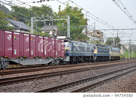 東海道線運行的EF66127+EF65+EF663雙發列車 東海道線運行的EF66127+EF65+EF663雙發列車 94754380