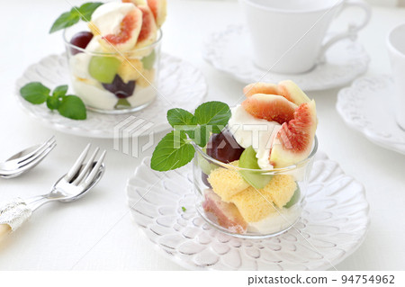 Halloween Fig and Shine Muscat Rifle Autumn Fig Dessert Fig Sweets 94754962
